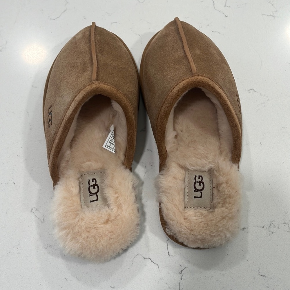 UGG slippers size 6